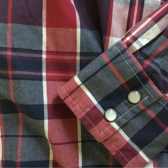 🔥Pearl Button Levi’s button up size Medium like new super clean🔥 - Picture 3 of 4